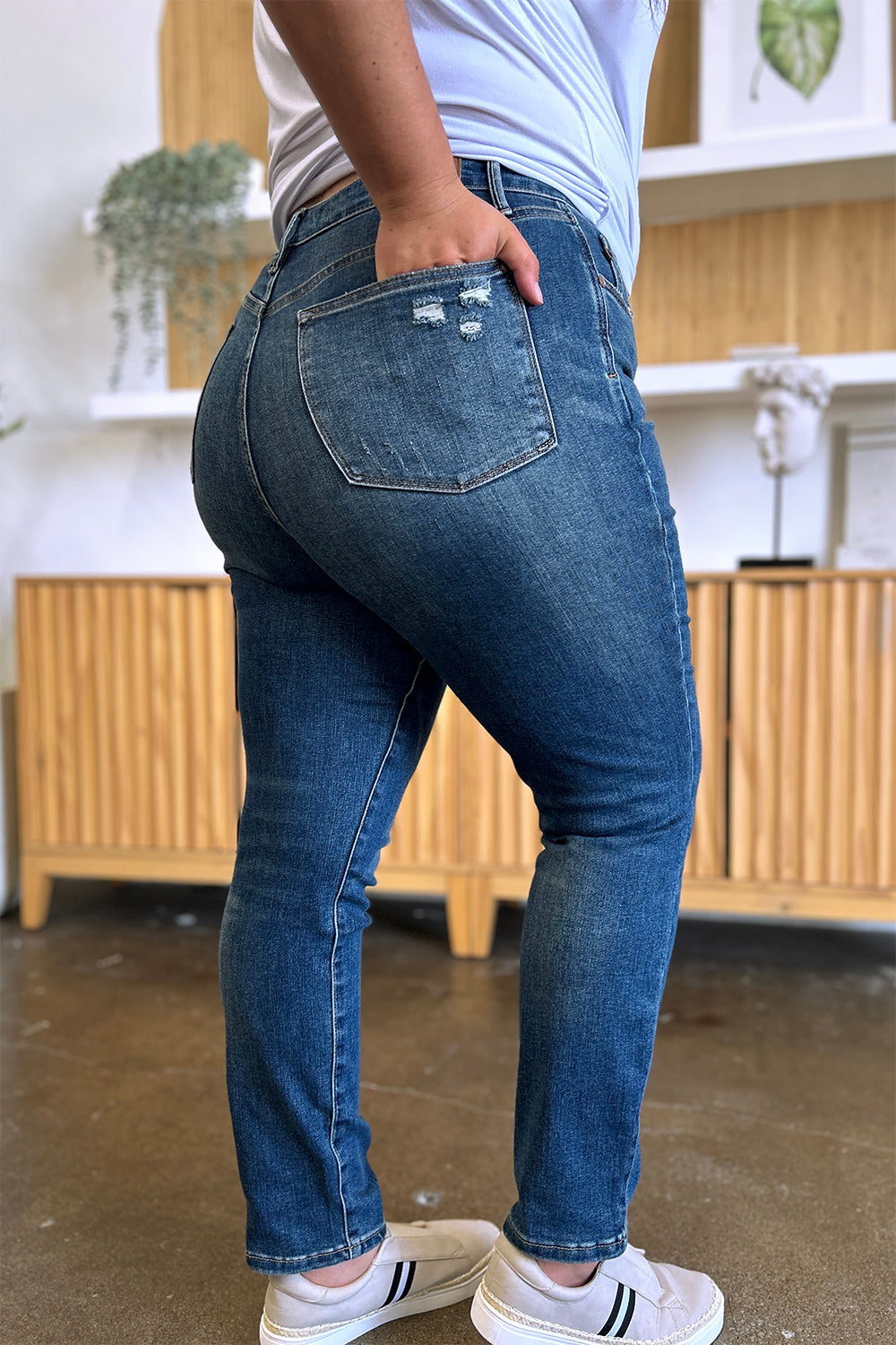 Pantalones vaqueros ajustados de cintura alta y control de abdomen de tamaño completo de Judy Blue